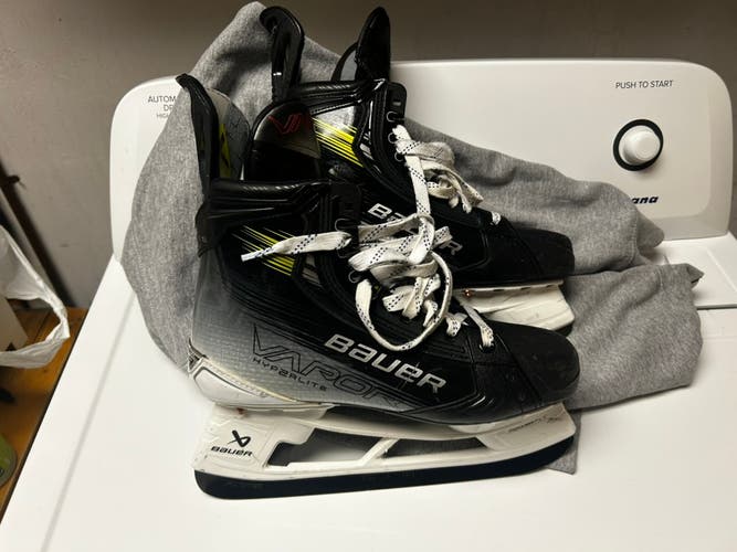 Bauer Vapor Hyperlite 2 Hockey Skates 9 (Used)