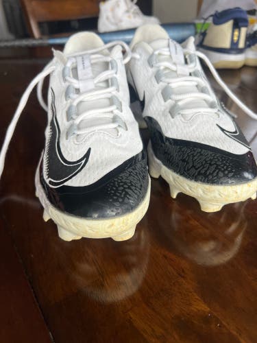 White Men's Size M 7.5 (W 8.5) Adult Nike Low Top Molded Cleats (Used)