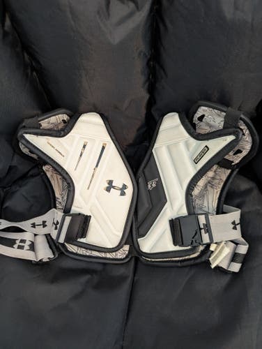 Under Armour Player SS Large Shoulder Pads