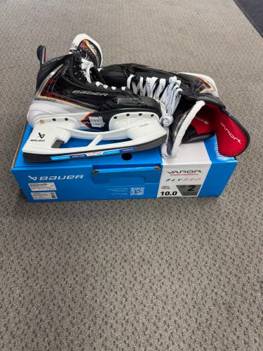 Bauer Vapor Flypro Hockey Skates 10 (New) Fit 2
