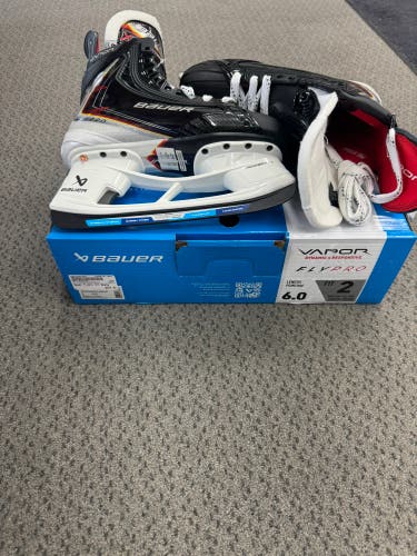 Bauer Vapor Flypro Hockey Skates 6 (New) Fit 2
