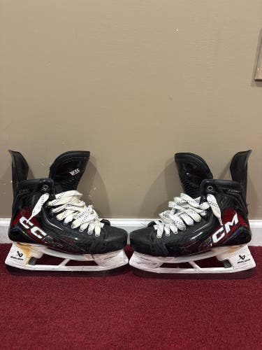 CCM JetSpeed FT8 Pro Hockey Skates Regular Width 8 Item #STC88