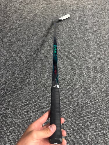 Senior CCM Vizion Right Handed Hockey Stick P29 85 Flex (Used)