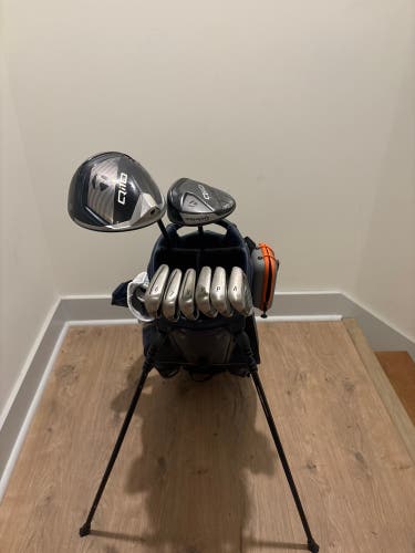 Mens RH 2022 Taylormade Stealth 2 irons ( graphite/6-A), 2024 Qi10 Driver and 3 Wood, 2024 56 & 60