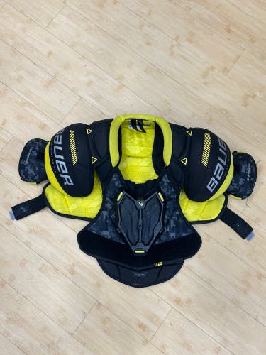Junior Medium Bauer Supreme M3 Shoulder Pads