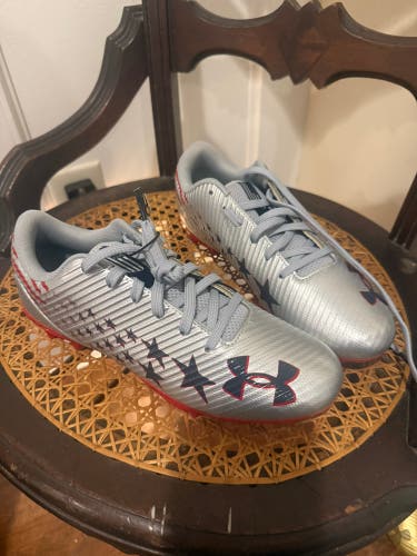 Unisex 5.5Y (Big Kids / Youth) Under Armour Spotlight MC Low Top Molded Cleats (New)