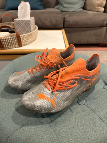 Silver Men's Size M 8.5 (W 9.5) Puma Ultra Molded Cleats Cleats (Used)