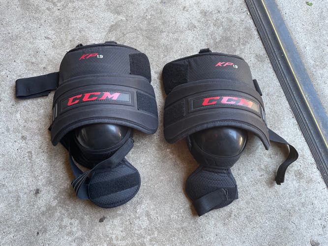 CCM KP 1.9 Goalie Knee Pads - Senior (Used)