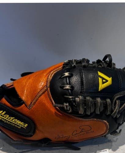 Akadema RH Catcher's AGC 98 Baseball Glove 32" (Used)