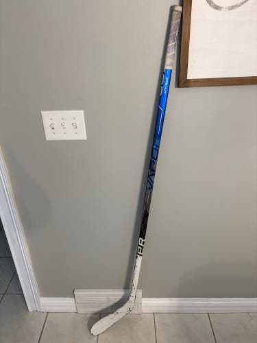 Intermediate Bauer Vapor Hyperlite Right Handed Hockey Stick P28 65 Flex Pro Stock (Used)