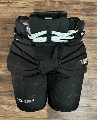 Senior Large Vaughn V10 Pro Carbon Goalie Pants (Used)
