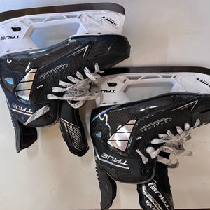 True Catalyst 9x4 Hockey Skates Regular Width Size 6 (like new)