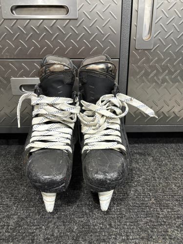 Black/Gray 2023 Bauer Vapor Hyperlite 2 Hockey Skates Wide Width Pro Stock 9 (Used)