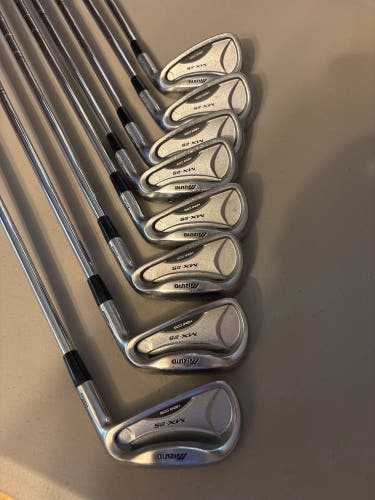 Men's Mizuno MX 25 Right Handed Iron Set Stiff Flex (Used)