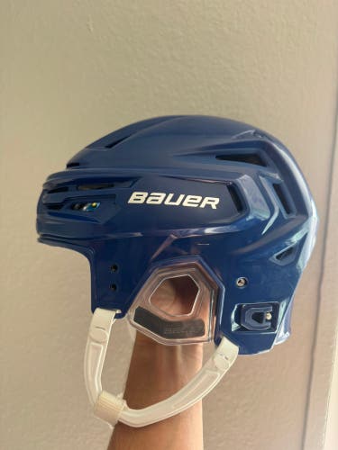 Medium Bauer Re-Akt 150 Helmet (Used)
