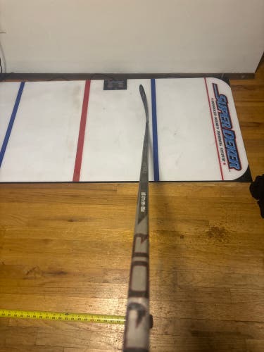 Senior Bauer Vapor Hyperlite 2 Right Handed Hockey Stick P92 65 Flex (Used)