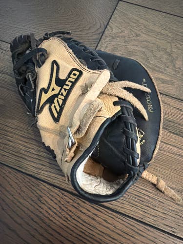 Mizuno Prospect RH Catcher's Baseball Glove 10.5" (Used)