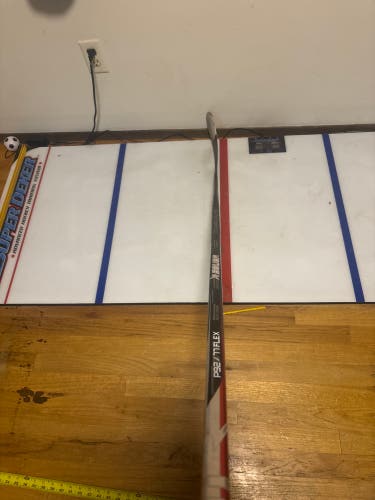 Senior Bauer Vapor Hyperlite Right Handed Hockey Stick P92 77 Flex (Used)