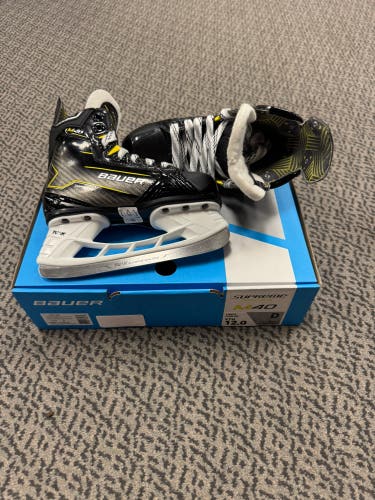 Bauer Supreme M40 Hockey Skates Regular Width 12 (New)