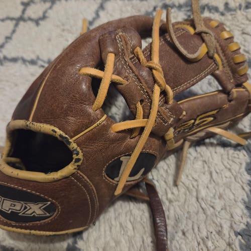 Louisville Slugger RH Infield 125 Series Baseball Glove 11.25" Game Ready