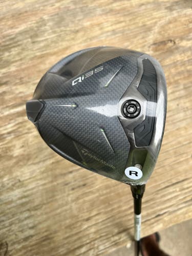 Brand New Taylormade QI35 Driver. 10.5 Fujikura Ventus Blue 5R Regular Shaft with Head Cover.