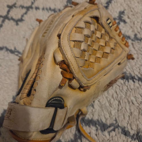 Mizuno RH Prospect Power Close Baseball Glove 11.5"