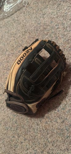 Wilson A2000 RH Softball Glove 12" (Used)