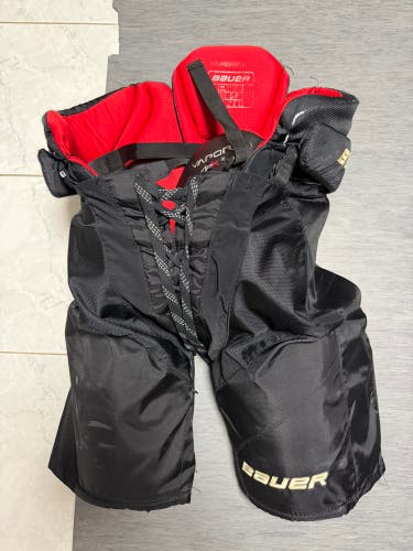 Senior Small Bauer Vapor APX2 Hockey Pants (Used)