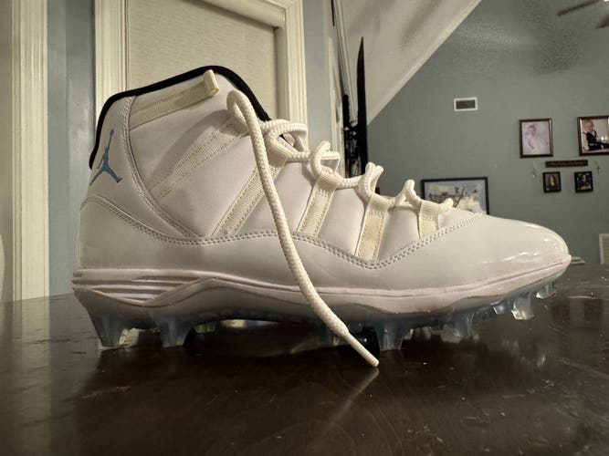 White Men's Size M 12.0 (W 13.0) Adult Air Jordan Molded Cleats Cleats (New)