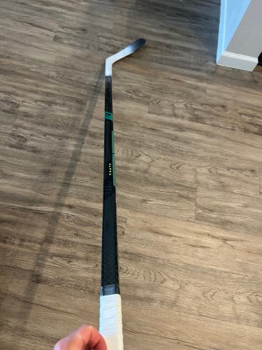 Senior Warrior Alpha LX3 Pro Right Handed Hockey Stick M90 75 Flex Pro Stock (Used)