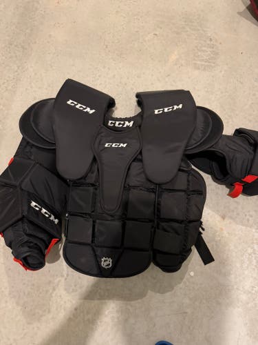 Large CCM CL 500 Goalie Chest Protector Pro Stock (Used)