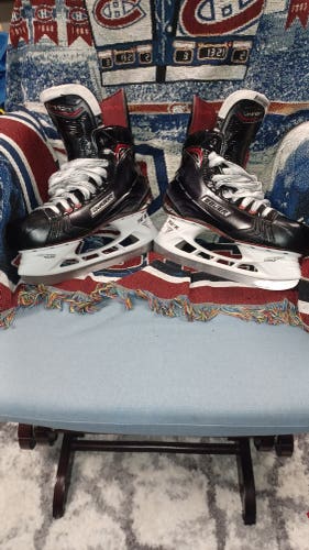 2017 Bauer Bauer Vapor x900 Hockey Skates Extra Wide Width 9 (Used)