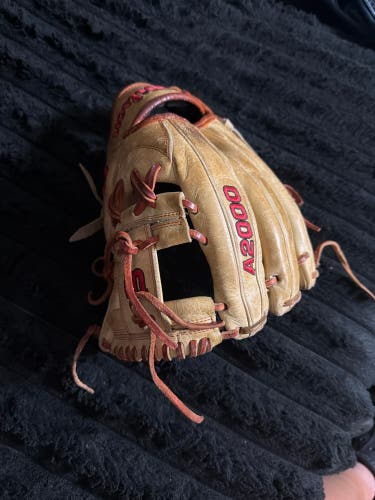 2024 Wilson A2000 RH Infield Baseball Glove 11.75" (Used)