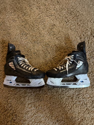 Black/White True Pro Custom Hockey Skates Pro Stock 9 (Used)