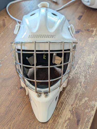 Senior S/M 2023 Warrior Ritual F2 Pro Goalie Mask (Used)