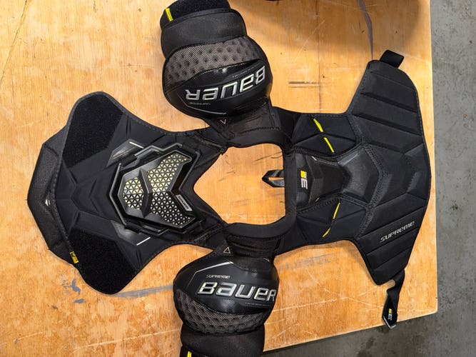 Men's Medium Intermediate Bauer Supreme 3S Pro Shoulder Pads (Used)