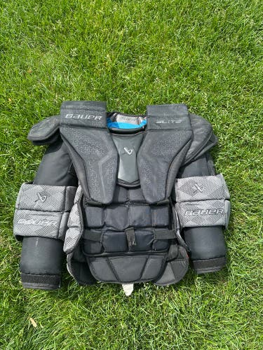 Medium 2023 Bauer Elite Goalie Chest Protector (Used)