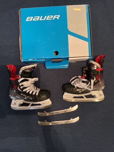 Black/Gray Bauer Vapor 5x Pro Hockey Skates Regular Width Size 2 (Used)