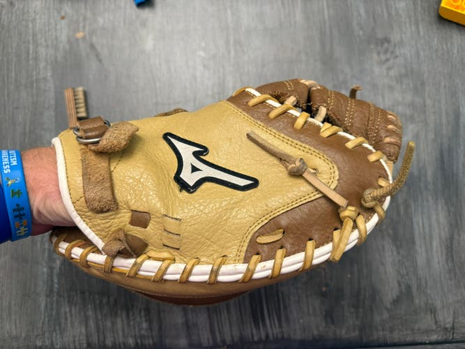 Mizuno Franchise RH Catcher's Baseball Glove 33.5" (Used)