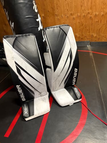 Medium Bauer Vapor X5 Pro Goalie Leg Pads (Used)