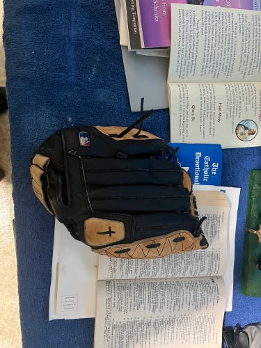 Wilson A2451 RH Infield Baseball Glove 11" (Used)