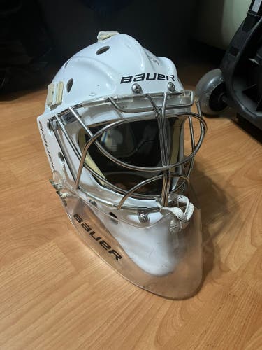 Senior Bauer 950 Cat Eye Goalie Mask w/Normal Cage (Used)