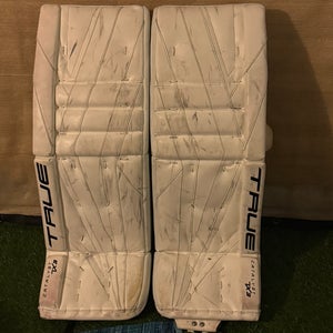 33" 2023 True Catalyst 7X3 Goalie Leg Pads (Used)