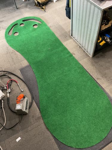 Used Putting Mat Field Equipment 11614-s000237926