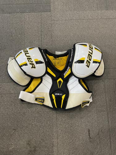 Used Bauer One 40 Senior Shoulder Pads Sm 11614-s000237908