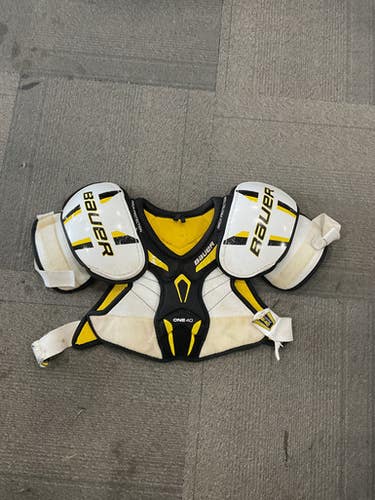 Used Bauer One 40 Senior Shoulder Pads Sm 11614-s000237909