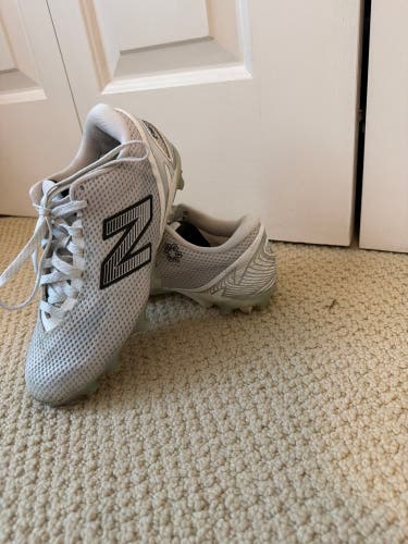 White Unisex 6.5Y (Big Kids / Youth) Youth New Balance Freeze Molded Cleats (Used)