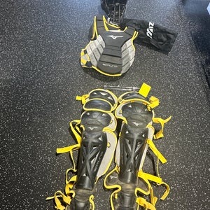 Black/Yellow Mizuno Samurai Catcher's Set (Used)