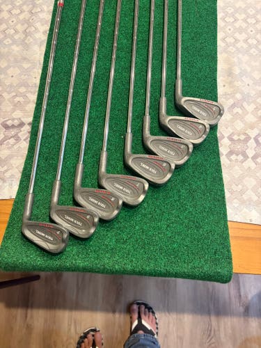 Golf Irons: Men's Right Handed Iron Set (Used)