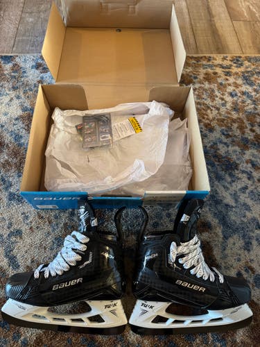 (NEW) Bauer Supreme Mach Hockey Skates Regular Width 9.5 (New)
